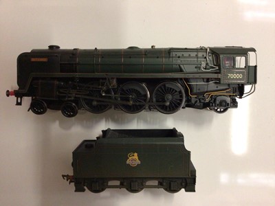 Lot 1818 - Hornby OO locomotives including LNER lined green 4-6-2 Class A3 'Flying Scotsman' locomotive 4472 (without tender), boxed R2441, BR lined green 4-6-2 Britannia Class 7MT ' Britannia' tender locomot...