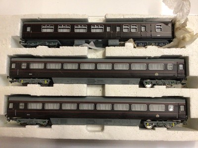 Lot 1815 - Hornby OO gauge rake of 3 royal livery coaches, 2921/2903/2904 plus seven Pullman coaches (qty)