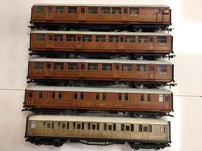 Lot 1814 - Railway OO gauge unboxed coaches including LNER, SR & BR plus rolling stock (qty)