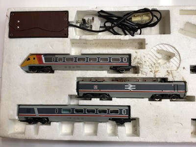 Lot 1813 - Hornby OO gauge advanced passenger train set ( no track) including 2 APT driving trailers, 2APT van trailers, APT power car ( with dummy pantograph), poor box