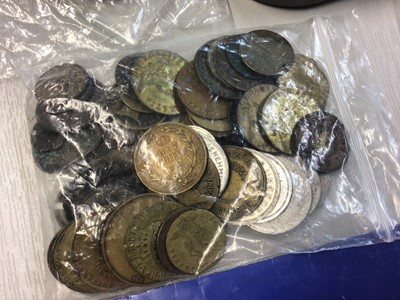 Lot 223 - World - Mixed coinage and medallions to include China Kiangsi Province, Hsieng-Feng brass 50 cash coin 1851-61 GVF, Ancient Widow's Mite GF (N.B. Boxed), G.B. 17th century mixed traders tokens x 3...