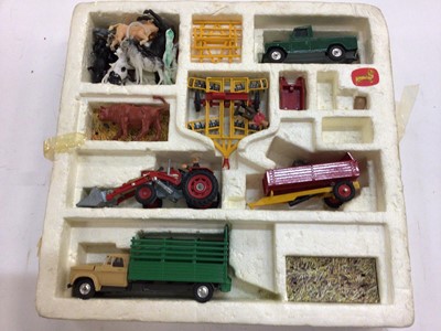 Lot 1959 - Diecast Chipperfields Circus models gift set No 23 in original box, (box lid damaged) plus Corgi farm models housed in polystyrene base (2)