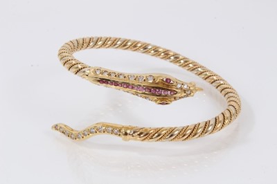 Lot 535 - Gold snake bangle