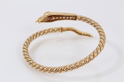 Lot 535 - Gold snake bangle