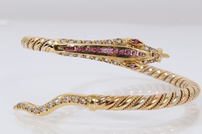 Lot 535 - Gold snake bangle