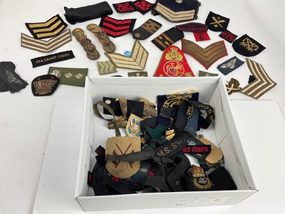 Lot 558 - Collection of cloth military badges, rank insignia and other items.