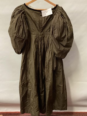 Lot 2113 - 1833 Georgian brown silk taffetta maternity...