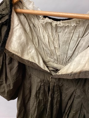 Lot 2113 - 1833 Georgian brown silk taffetta maternity...