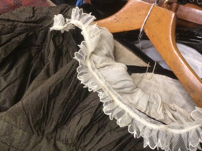 Lot 2113 - 1833 Georgian brown silk taffetta maternity...