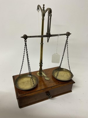 Lot 305 - Good quality set of late 19th / early 20th century brass scales