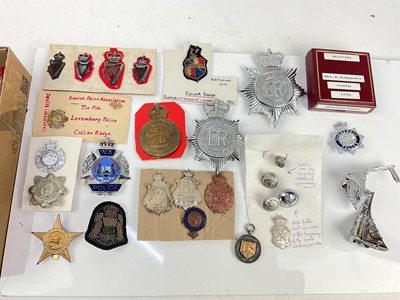 Lot 579 - Collection of Police badges buttons and insignia (1 box)