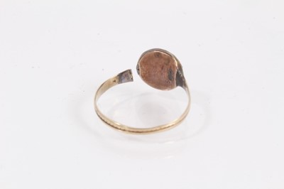 Lot 893 - Georgian rose cut diamond cluster ring and a Victorian gilt metal glazed locket brooch (2)