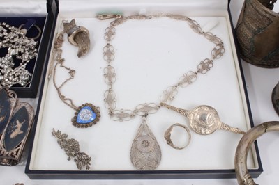 Lot 1006 - Vintage silver jewellery, silver filigree jewellery, silver sapphire bracelet, vintage brooches and other vintage costume jewellery