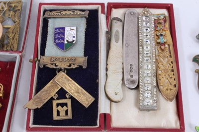 Lot 913 - Group of antique and later brooches including a silver and enamel crest, various cameos, enamelled buckle, silver fruit knives, cultured pearl necklace with 9ct gold clasp, Masonic medal and other...
