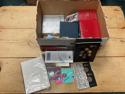 Lot 225 - G.B. - Royal Mint mixed coin sets to include proof silver Piedfort £1's 1983, 1987, AE proof sets in blue cases 1983 x 2, 1984 x 2 & red leather case 1985, brilliant UNC sets 'Emblem's of Britian'...
