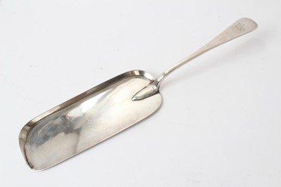 Lot 313 - Victorian silver crumb scoop (London 1890)