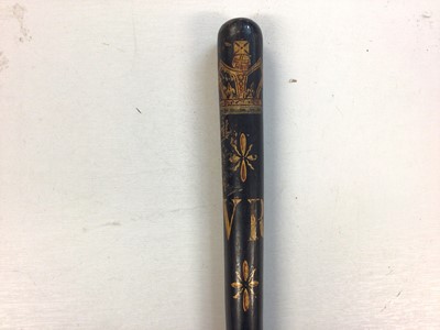 Lot 611 - Victorian painted truncheon with crowned VR and ribbed grip 43cm