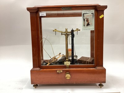 Lot 2473 - Set of balance scales in mahogany case