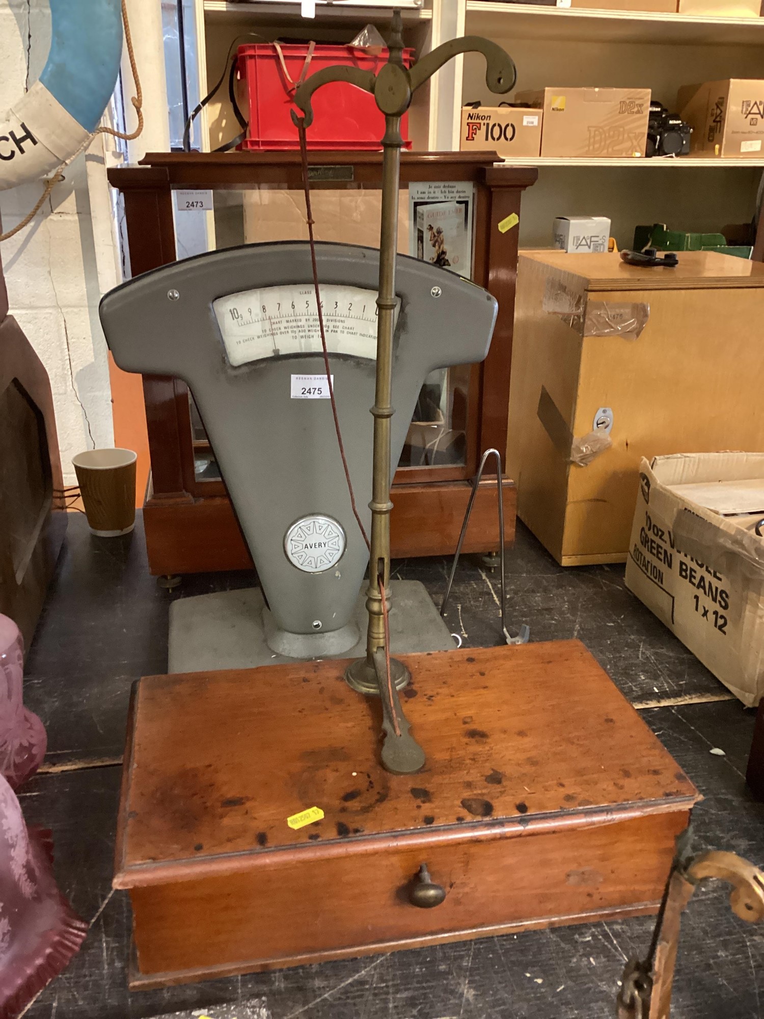 Lot 2475 - Group of balance scales