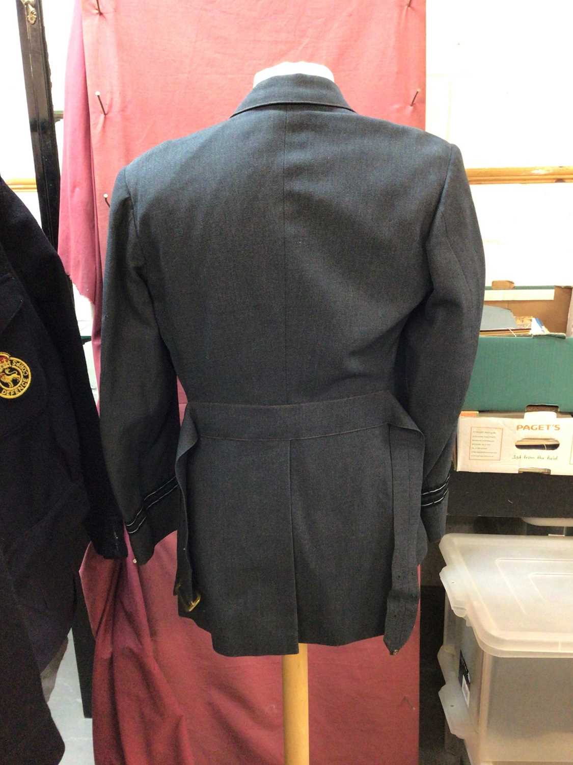 Lot 629 - RAF Flight Lieutenants service dress jacket