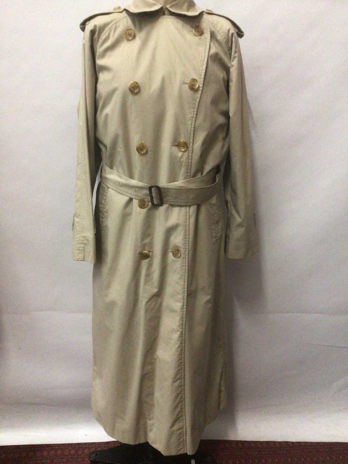 Lot 2130 - 1980s Burberry ladies mac with detachable