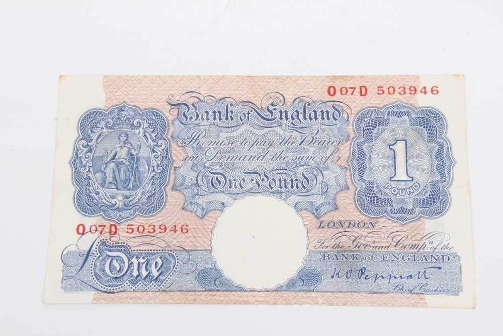 Lot 246 - G.B. - Mixed banknotes to include brown multicoloured £10 cashier J.B. Page prefix B74 UNC, blue £5's Cashier L.K. O'Brien, Britannia Issue prefix E20 (N.B. Creased & marked) otherwise AVF, Cashier...