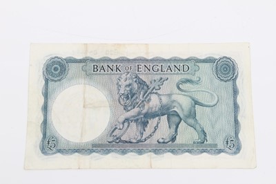 Lot 246 - G.B. - Mixed banknotes to include brown multicoloured £10 cashier J.B. Page prefix B74 UNC, blue £5's Cashier L.K. O'Brien, Britannia Issue prefix E20 (N.B. Creased & marked) otherwise AVF, Cashier...