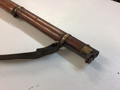 Lot 977 - Victorian Indian cavalry two band Enfield-type percussion carbine with steel swivel ramrod 100 cm overall