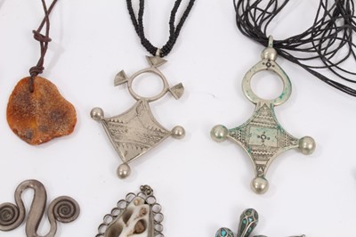 Lot 949 - African and tribal style jewellery including pendants, necklaces, rings and other items