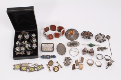 Lot 950 - Group of silver and white metal jewellery