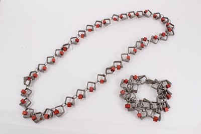 Lot 955 - Abstract design necklace and matching bracelet