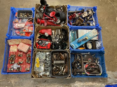 Lot 2020 - Collection of motor factors spares and tools to include bearing pullers, exhaust clamps, goggles, horns and others (8 boxes)