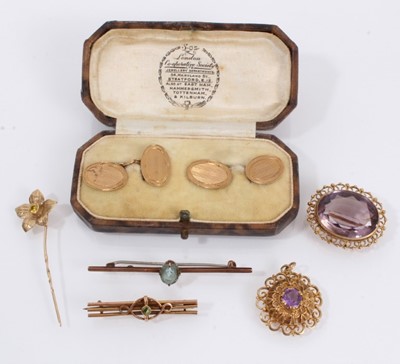 Lot 982 - Pair of 9ct gold cufflinks in box, 9ct gold gem set pendant, three 9ct gold gem set brooches and 9ct gold stick pin with gem set flower head