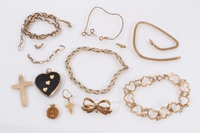 Lot 984 - Group of 9ct gold jewellery including broken chains, heart link bracelet, pendants and bow brooch