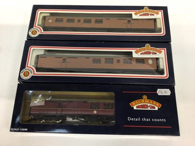 Lot 1879 - Railway Bachmann OO gauge boxed selection of carriages & rolling stock