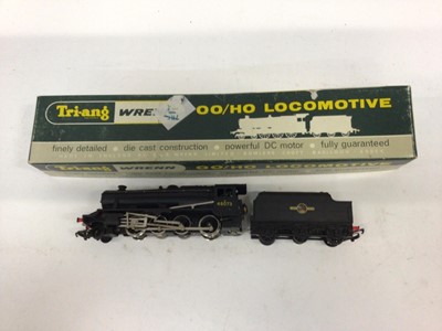 Lot 1881 - Railway Wrenn OO gauge boxed locomotives 2-8-0 No. 8042, BR 2-8-0 No. 48073