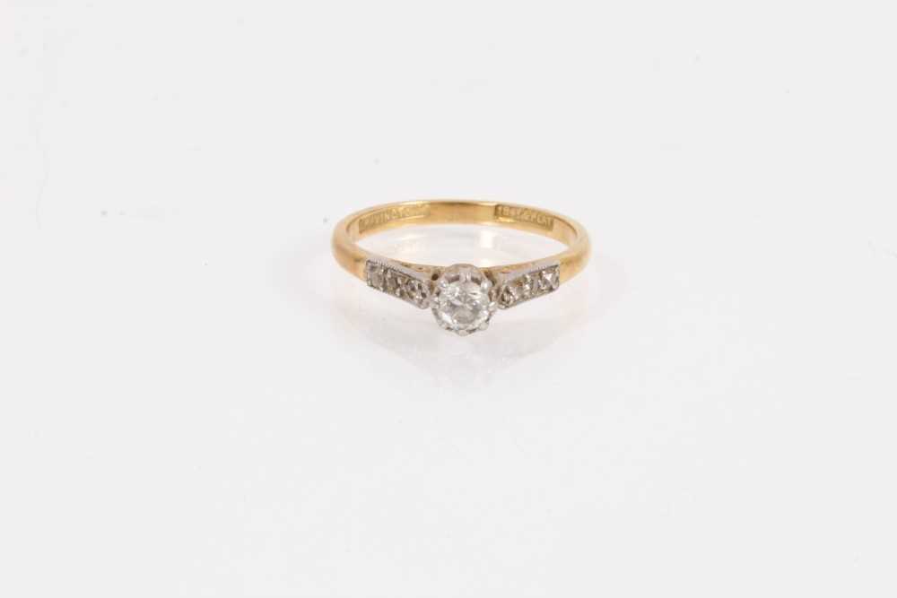 Lot 996 - 18ct gold diamond single stone ring
