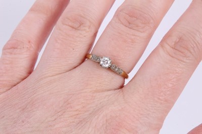 Lot 996 - 18ct gold diamond single stone ring