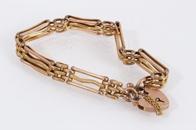 Lot 1059 - Edwardian 9ct gold gate bracelet and an Edwardian 9ct gold locket on chain (2)