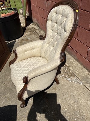 Lot 177 - Victorian mahogany spoon back chair