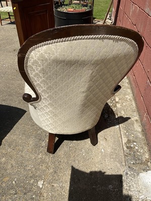 Lot 177 - Victorian mahogany spoon back chair