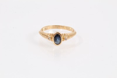 Lot 1011 - 18ct gold sapphire and diamond ring