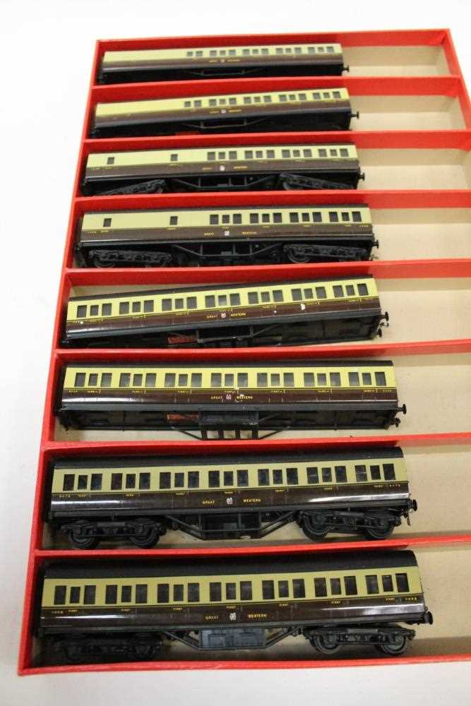 Lot 1862 - Railway OO gauge eight Exley tinplate carriages all GWR