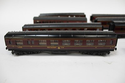 Lot 1858 - Railway OO gauge selection of Exley tinplate carriages L.M.S., some incomplete (8)