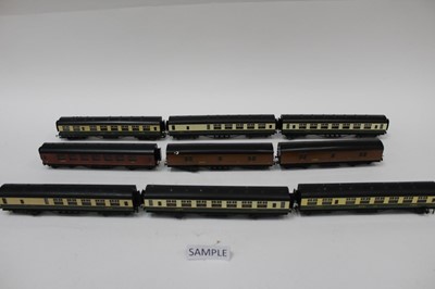 Lot 1857 - Railway OO gauge Exley tinplate carriages LNER green/white and brown livery (14)