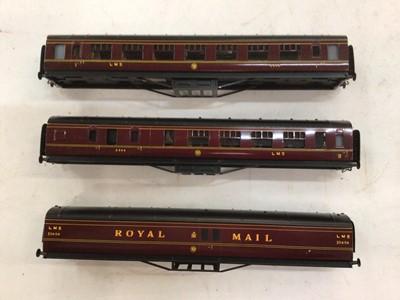 Lot 1856 - Railway OO gauge Exley tinplate carriages, various lines including Southern, LMS etc some incomplete (11)