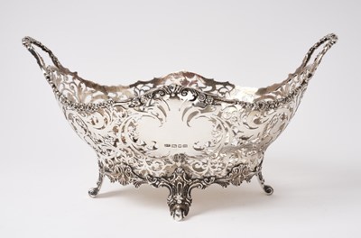 Lot 200 - Good quality Georgian-style silver fruit dish of oval form
