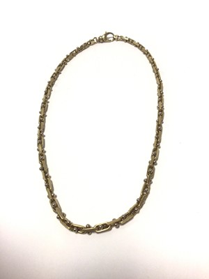 Lot 30 - Heavy 9ct gold necklace with articulated fancy links