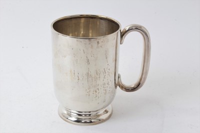 Lot 206 - Silver tankard of plain form with loop handle on circular foot, (Birmingham 1924), 13cm high, 12ozs