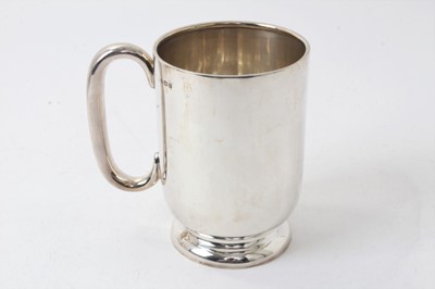 Lot 206 - Silver tankard of plain form with loop handle on circular foot, (Birmingham 1924), 13cm high, 12ozs